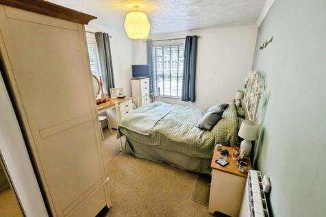 Flat 7 Rockwood House Bedroom One a.jpg