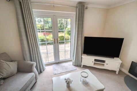 Flat 7 Rockwood House lounge e.jpg