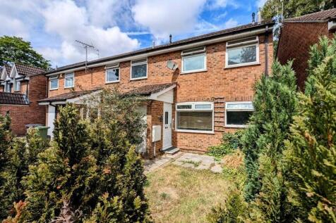 61 Canterbury Close front shot 3.jpg