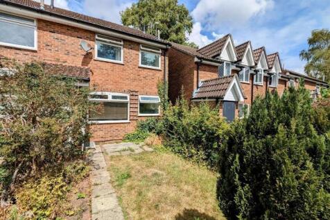 61 Canterbury Close front shot 1.jpg