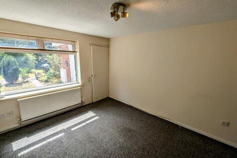 61 Canterbury Close lounge 3.jpg