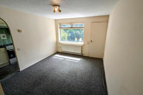 61 Canterbury Close lounge 2.jpg