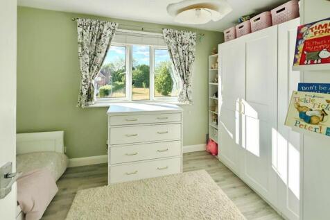 22 Coopers Drive bed 2 a.jpg