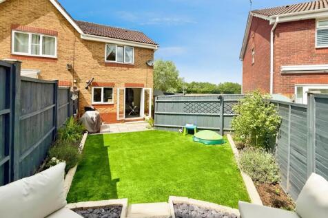 22 Coopers Drove rear garden a.jpg