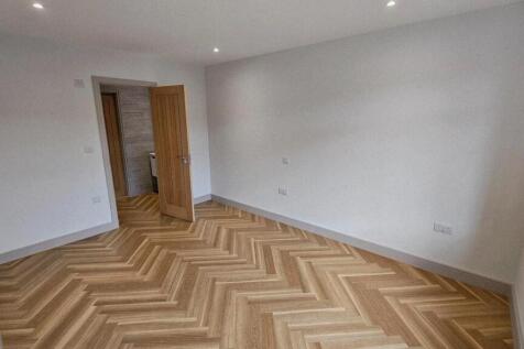 119 Bristol Road bed 3.jpg