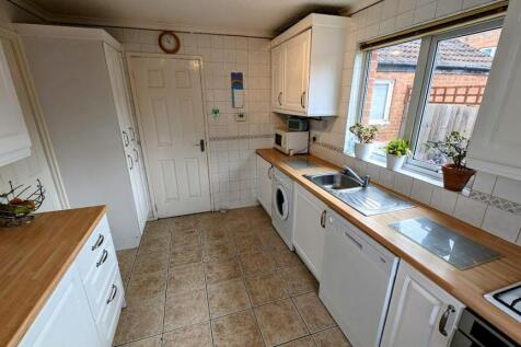 3 Mountbatten kitchen 3.jpg