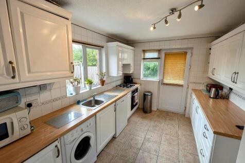 3 Mountbatten kitchen 1.jpg