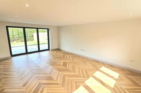 10 Magnum Plum Way living area 2.jpg