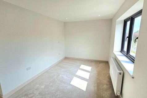 10 Magnum Place bedroom.jpg