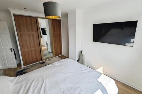 145 Finch bed 1 d.jpg