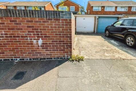 145 Finch rear garden a.jpg