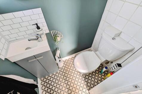 98 Finch cloakroom 2.jpg