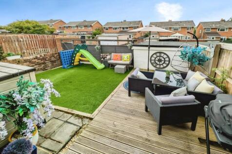 98 Finch Rear garden 5.jpg