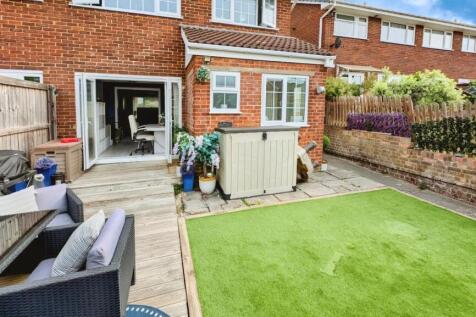 98 Finch rear garden 6.jpg