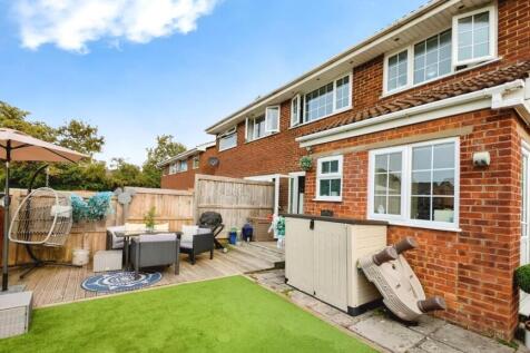 98 Finch Rear garden 3.jpg