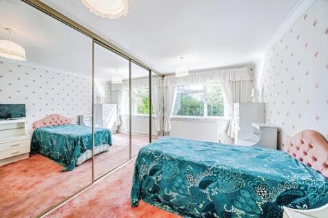pbox-bedroom-326878.jpeg