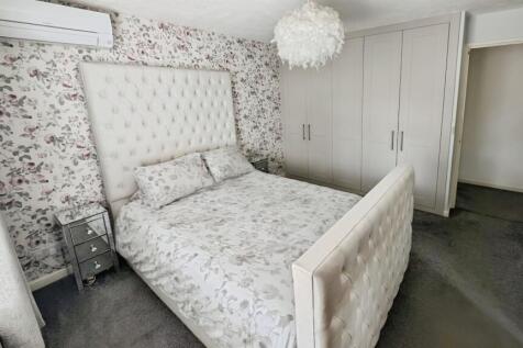 pbox-bedroom-327599.jpg