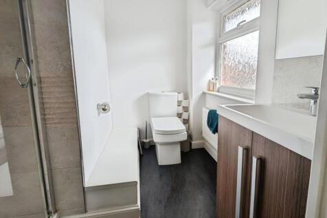 pbox-bathroom-327599.jpg