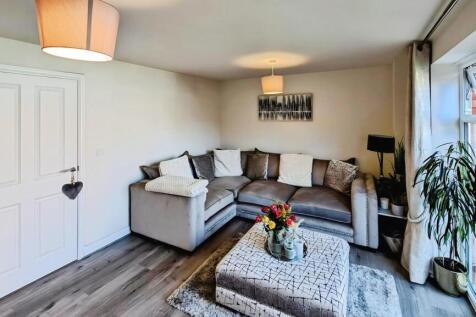 4 Derham Crescent lounge c.jpg