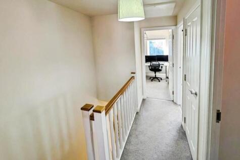4 Derham Crescent landing a.jpg
