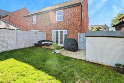 4 Derham Crescent rear garden 1.jpg