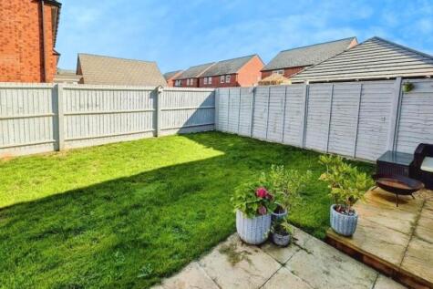 4 Derham Crescent garden a.jpg
