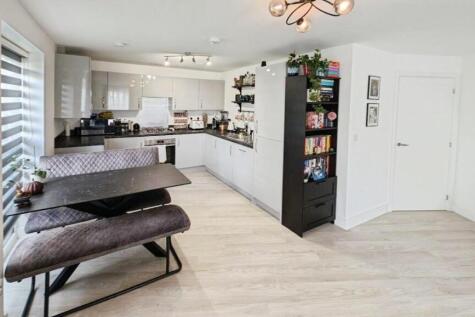 53 Oxleigh kitchen a.jpg