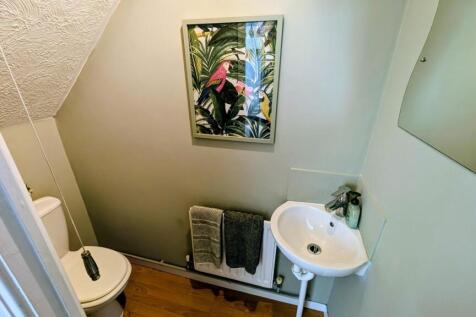 42 Pear Tree Hey cloakroom.jpg