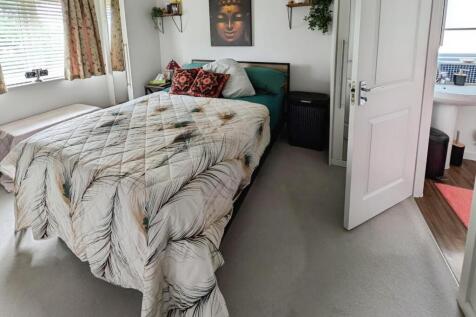 b7915f19-bed 201.jpg