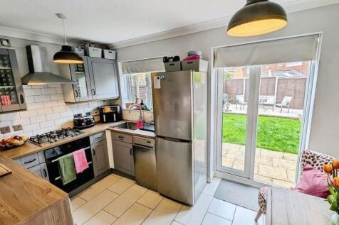 44 Coopers Drive kitchen a.jpg