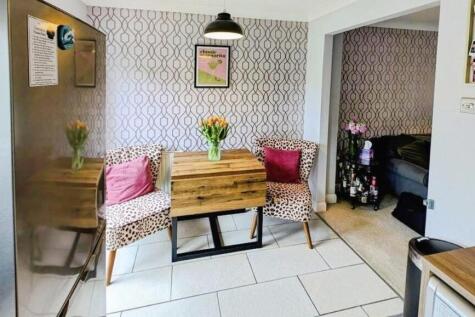 44 Coopers Drive dining a.jpg