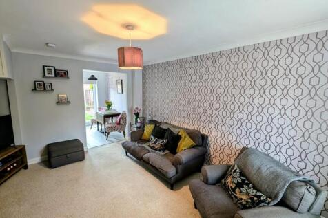 44 Coopers Drive lounge c.jpg