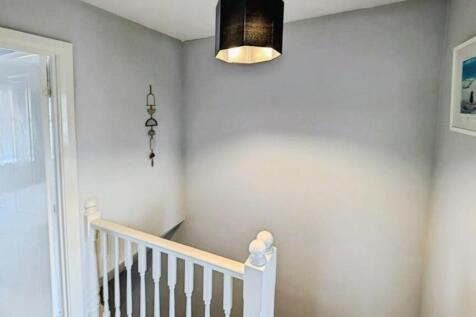 44 Coopers Drive landing a.jpg