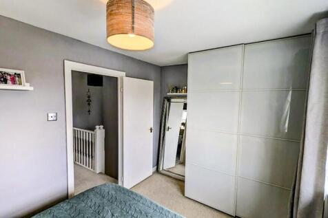 44 Coopers Drive bed 1 d.jpg