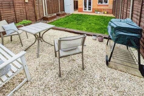 44 Coopers Drive reard garden d.jpg