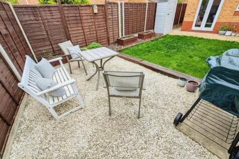 44 Coopers Drive rear garden d.jpg