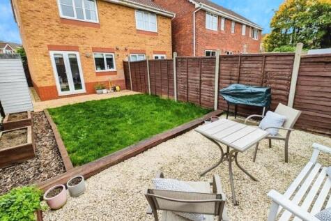 44 Coopers Drive rear garden a.jpg