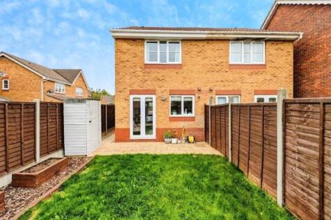 44 Coopers Drive rear garden c.jpg