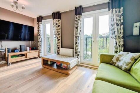 37 Hollybrook lounge b.jpg