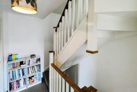 37 Hollybrook landing a.jpg