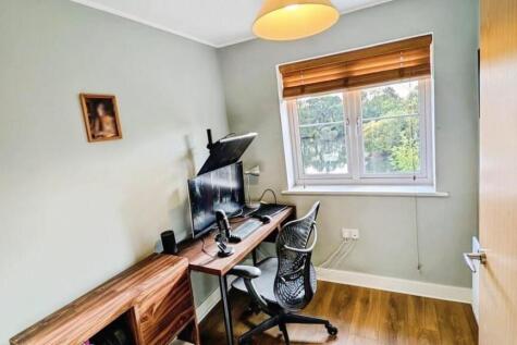 37 Hollybrook bed 4 a.jpg