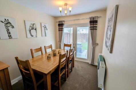 104 Stanshawe dining room.jpg