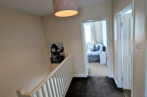 104 Stanshawe landing.jpg