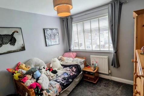 104 Stanshawe bed 2.jpg