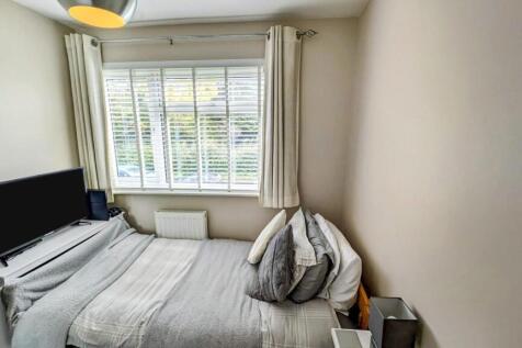 104 Stanshawe bed 3 2.jpg