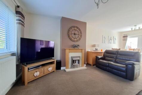 104 Stanshawe lounge 5.jpg