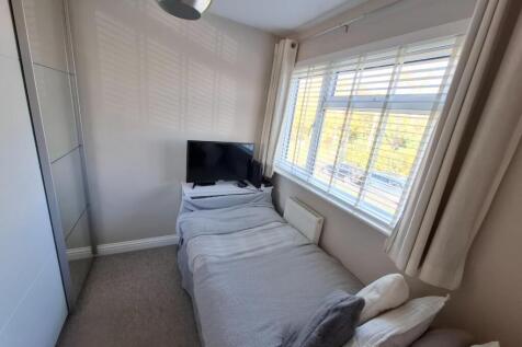 104 Stanshawe bed 3 5.jpg