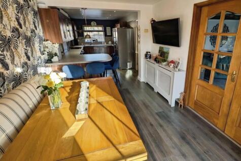 49 Cornwall Crescent dining b.jpg