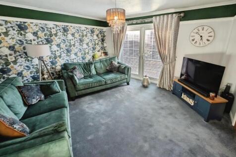 49 Cornwall Crescent lounge a.jpg