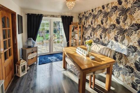 49 Cornwall Crescent dining c.jpg